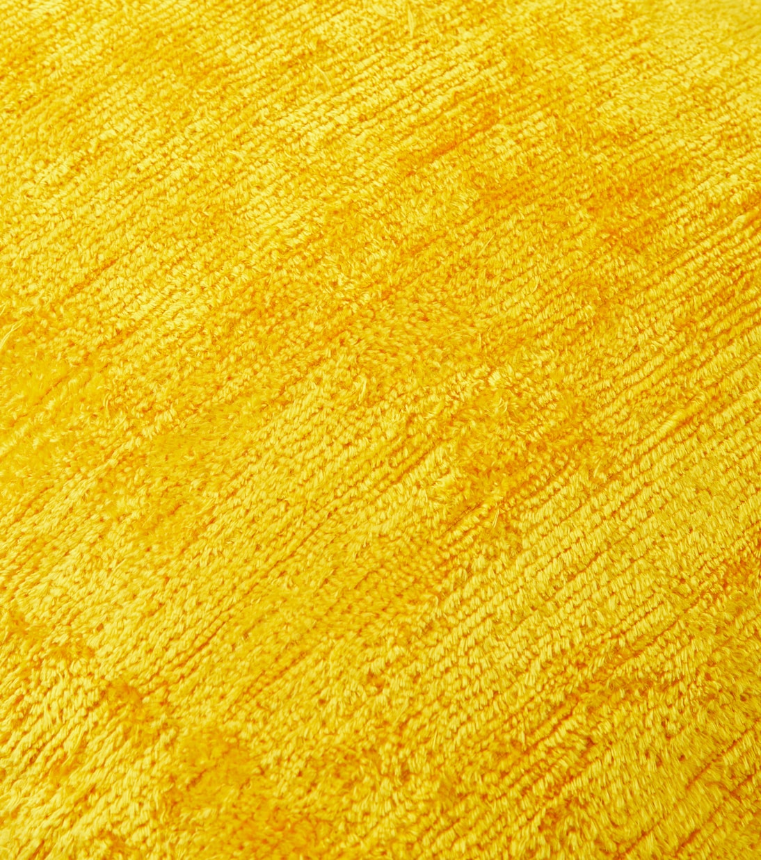 Silk velvet cushion | Les-Ottomans