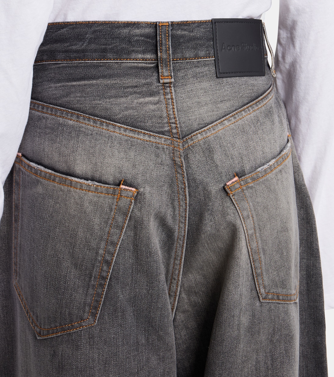 جينز بأرجل عريضة بتأثير مهترئ  2023 | Acne Studios