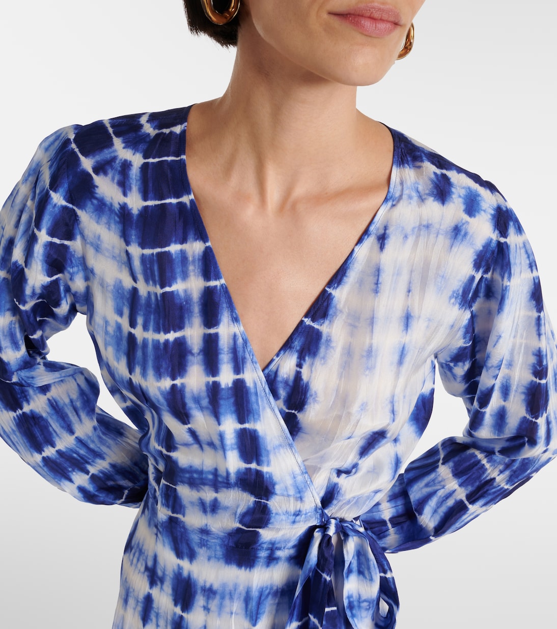 Wickelkleid aus Seiden-Twill | Anna Kosturova