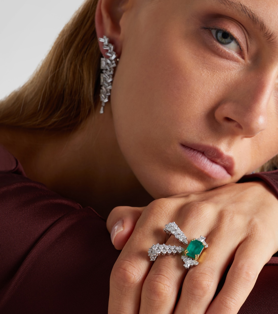 Reign Supreme 18kt white gold ring with emerald and diamonds | Yeprem