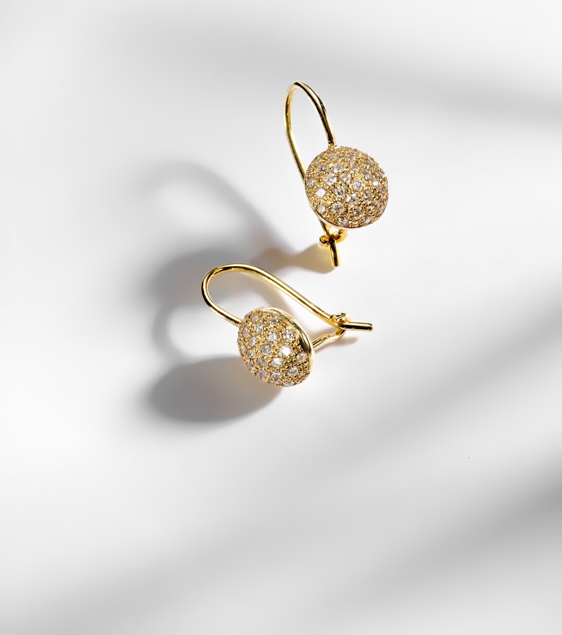 Sphere 18kt gold earring with diamonds  | Ileana Makri