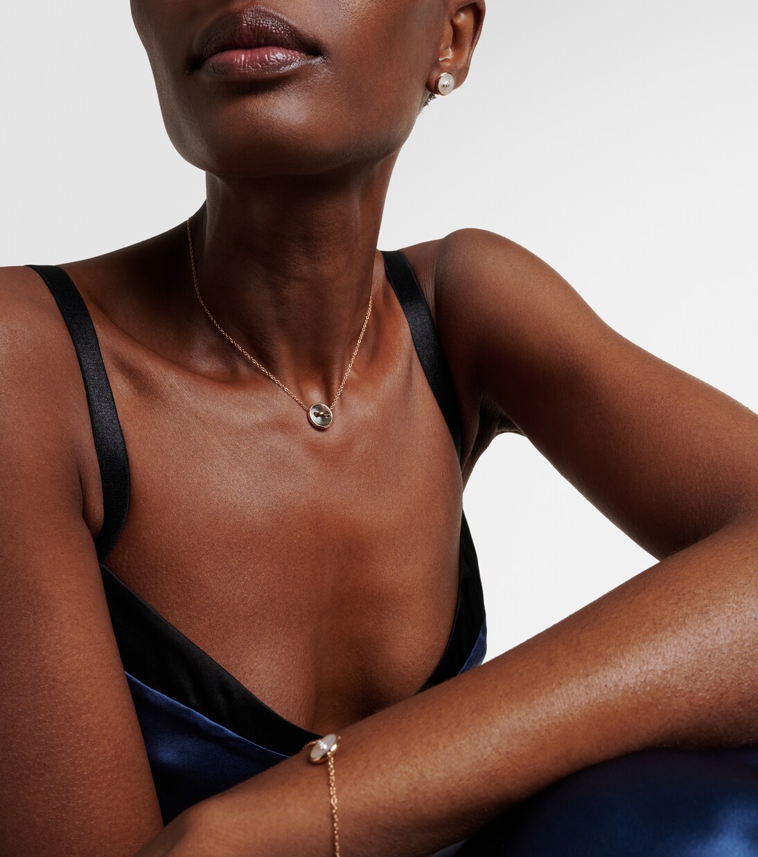 Pom Pom Dot 18kt rose gold pendant necklace with mother-of-pearl and diamonds | Pomellato