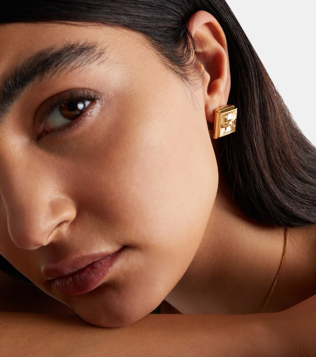 Buck 18kt gold single earring | Marie Lichtenberg