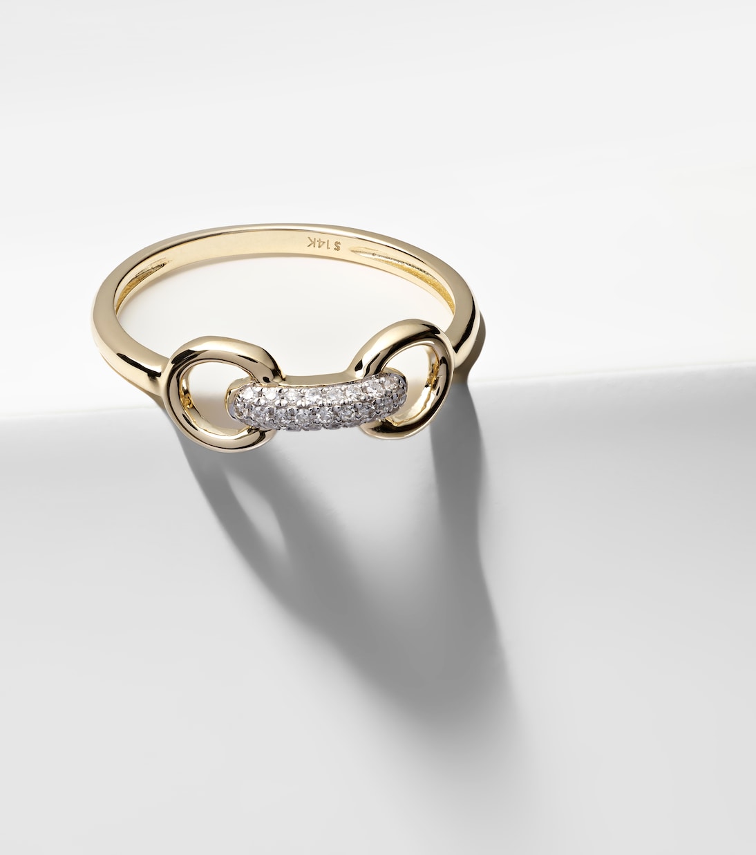 Ring Bridle aus 14kt Gelbgold mit Diamanten | Stone and Strand