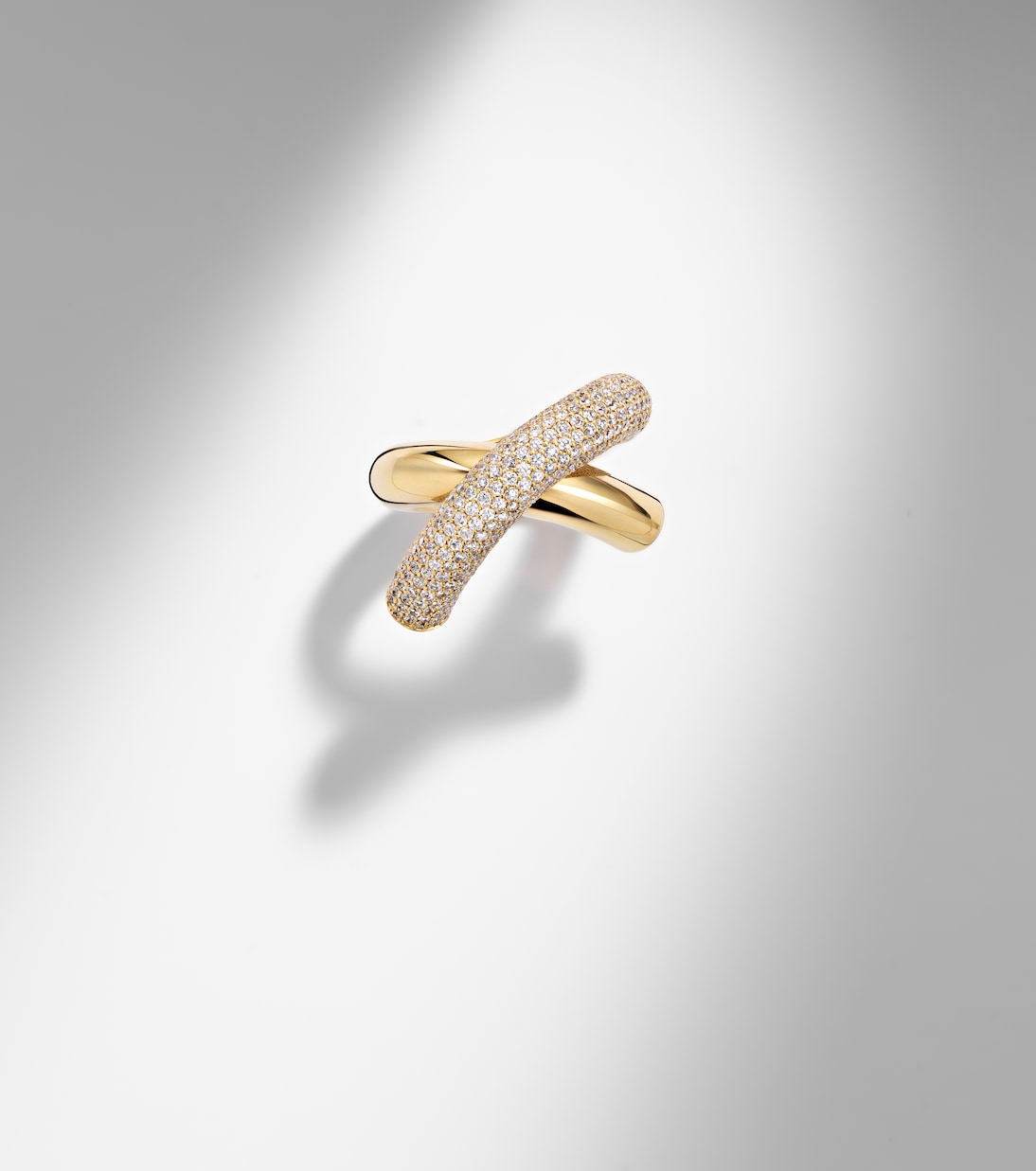 Cross Loop Big 18kt gold ring with diamonds | Engelbert