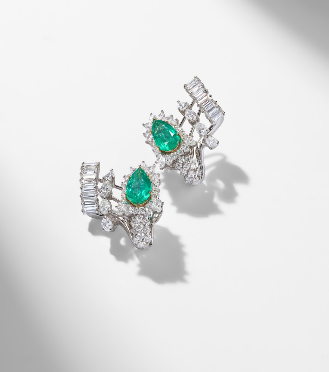 Reign Supreme 18kt yellow and white gold earrings with diamonds and emerald | Yeprem