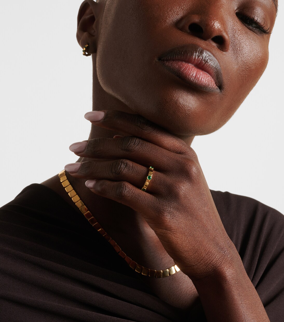 Bague Stepping Stone en or jaune 18 ct et émeraudes | Ileana Makri