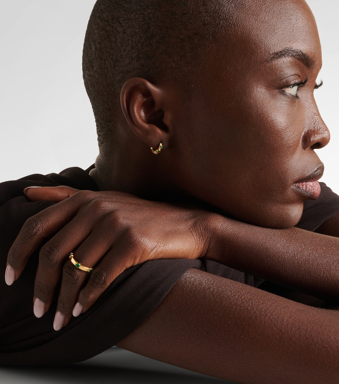 Bague Stepping Stone en or jaune 18 ct et émeraudes | Ileana Makri