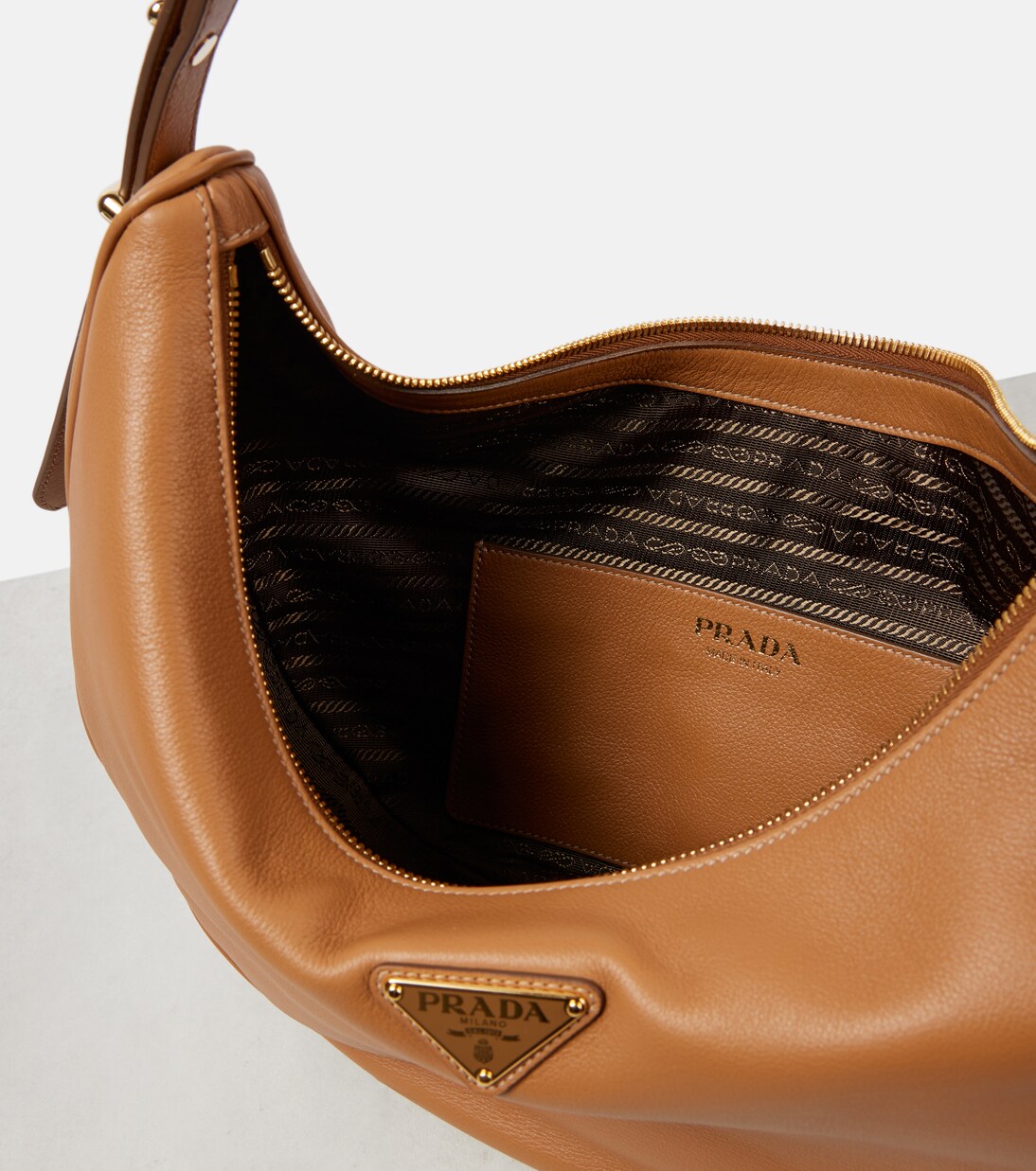 Bolso al hombro Large de piel | Prada