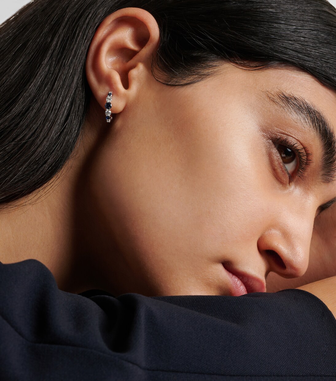 Orecchini Classics in oro bianco 18kt con diamanti e zaffiri | Bucherer Fine Jewellery