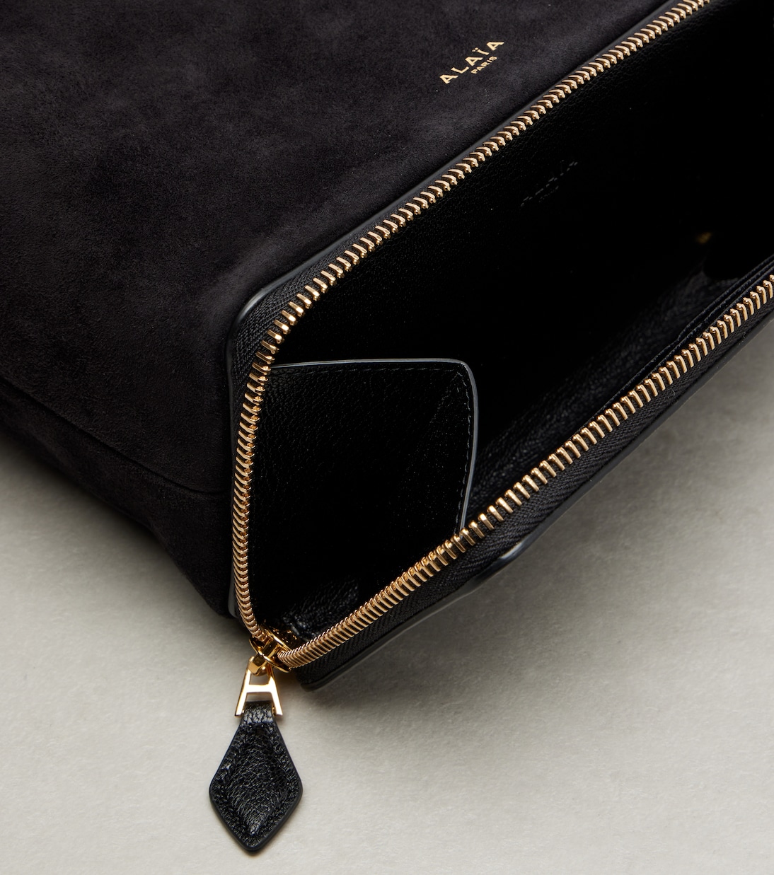 Le Pochon suede bucket bag | Alaïa