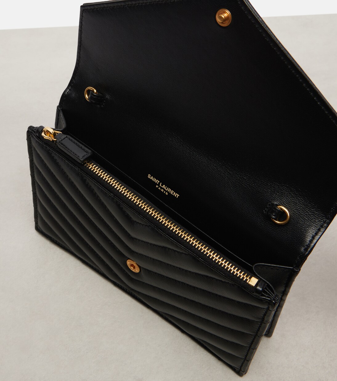 محفظة بسلسلة من الجلد Cassandre Envelope | Saint Laurent