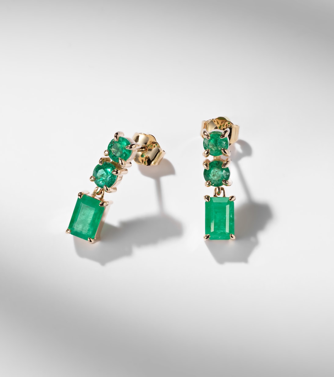 Boucles d’oreilles en or 14 ct (585/1000) avec émeraudes | Stone and Strand