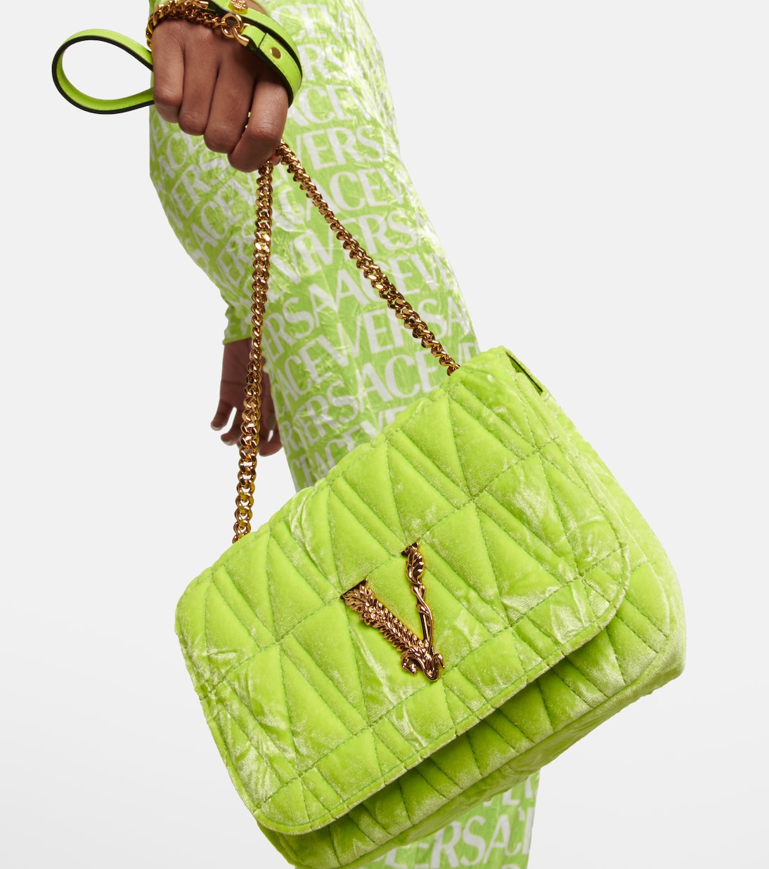 Schultertasche Virtus Small aus Samt | Versace