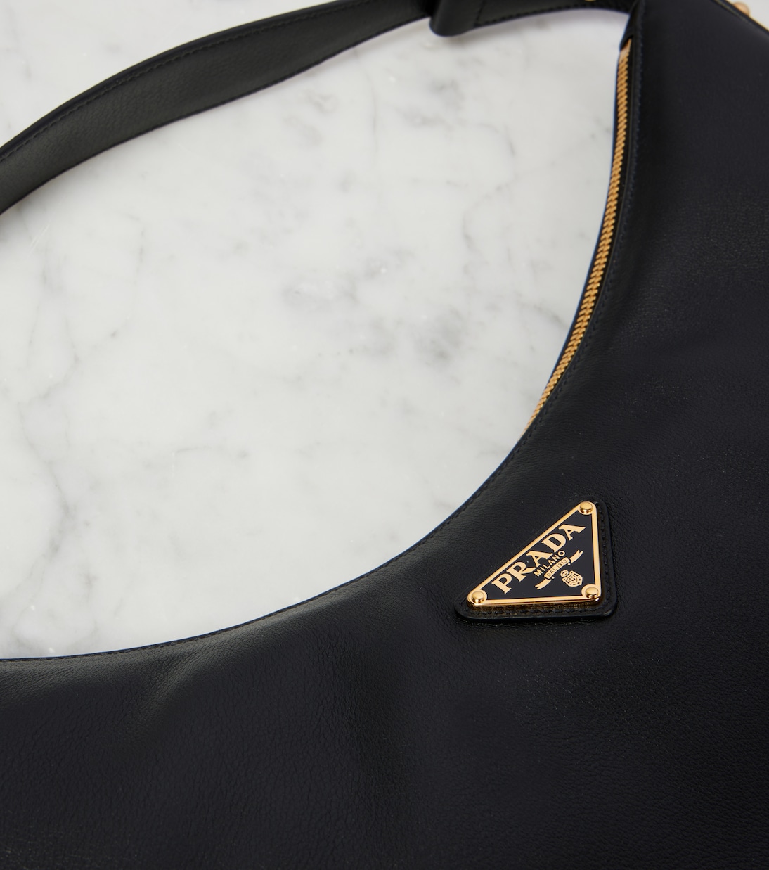 Schultertasche Arque Large aus Leder | Prada