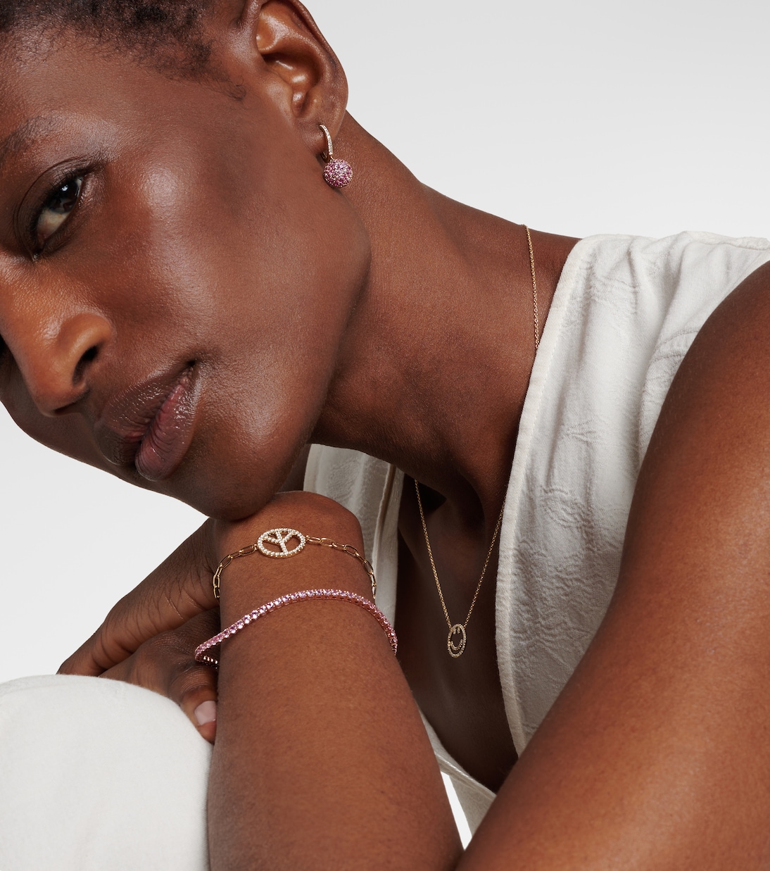 Orecchini Bauble in oro 14kt con diamanti e zaffiri | Roxanne First