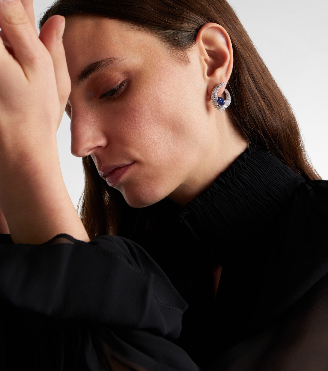 Orecchini in oro bianco 18kt (750/1000) con diamanti e zaffiri | Yeprem