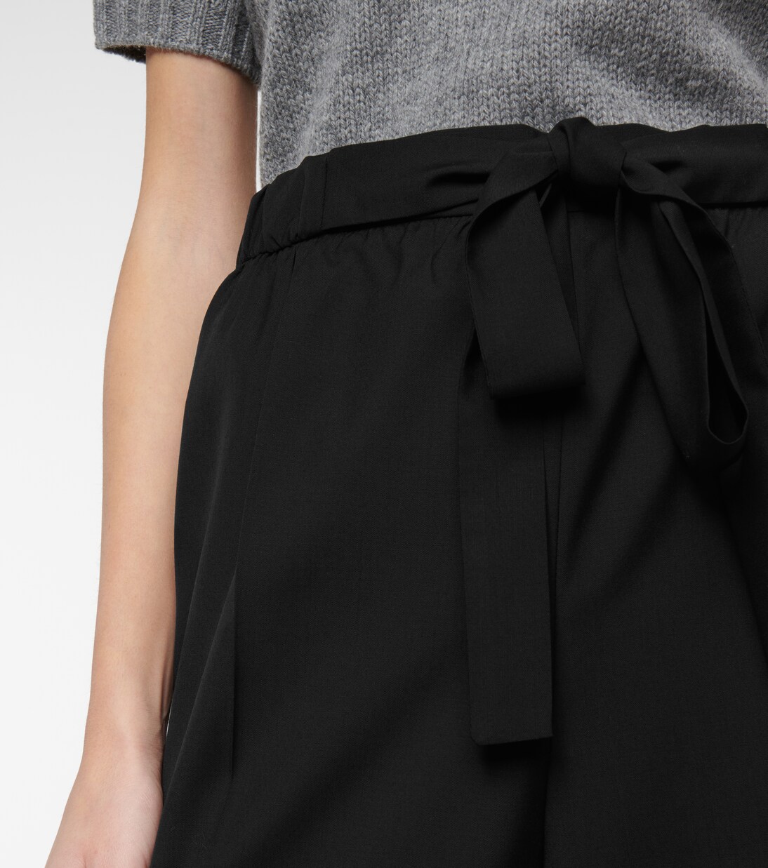 Pantaloni cropped in lana vergine | Prada