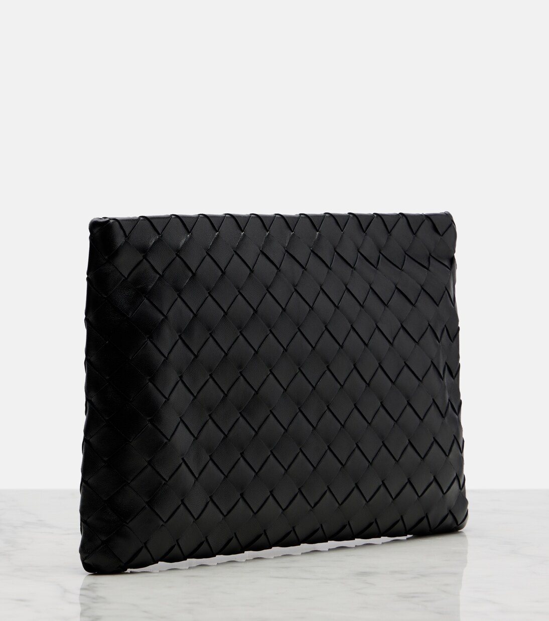 Intrecciato Medium leather pouch | Bottega Veneta