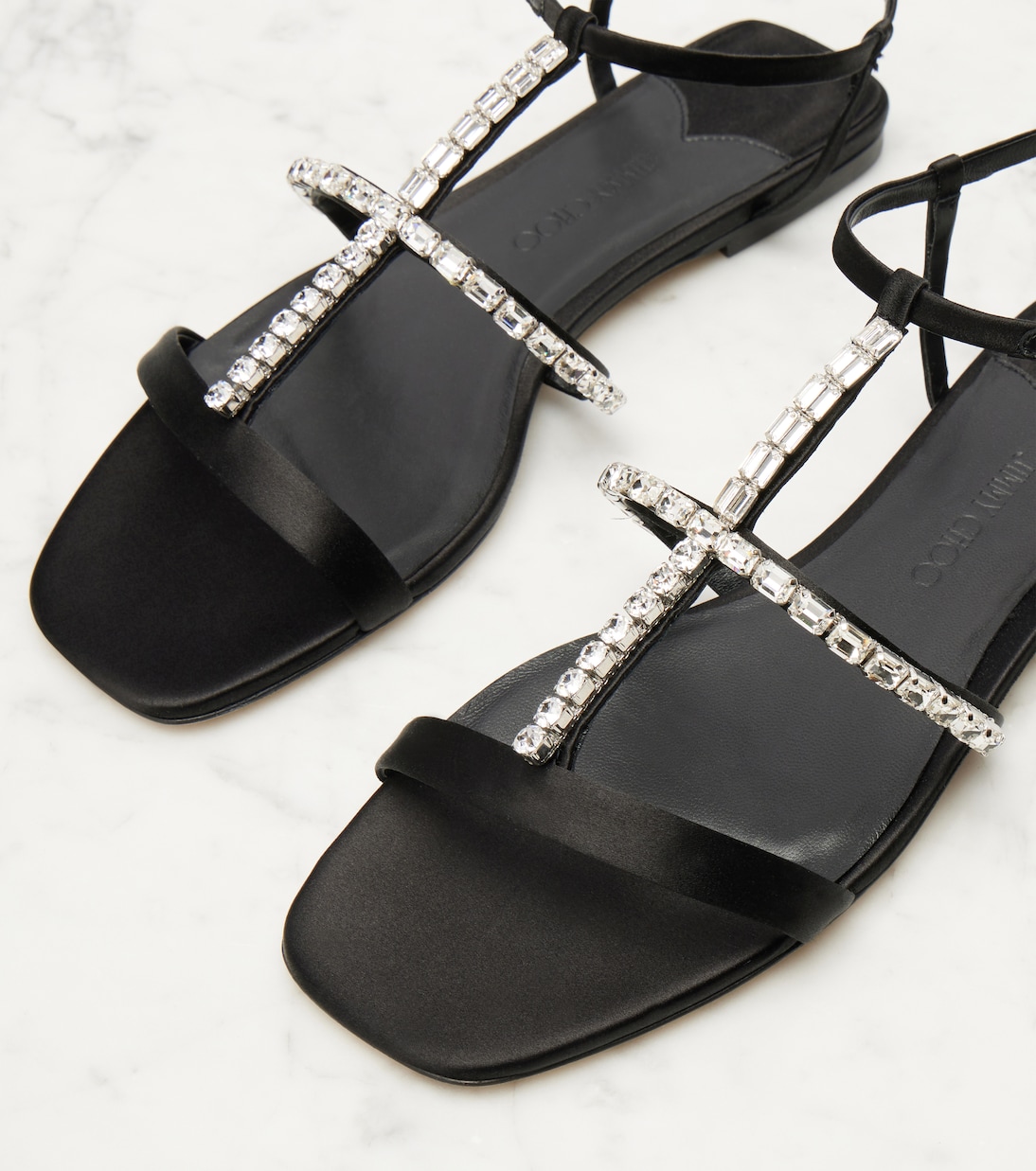 Sandalen Gwyn aus Satin mit Kristallen | Jimmy Choo