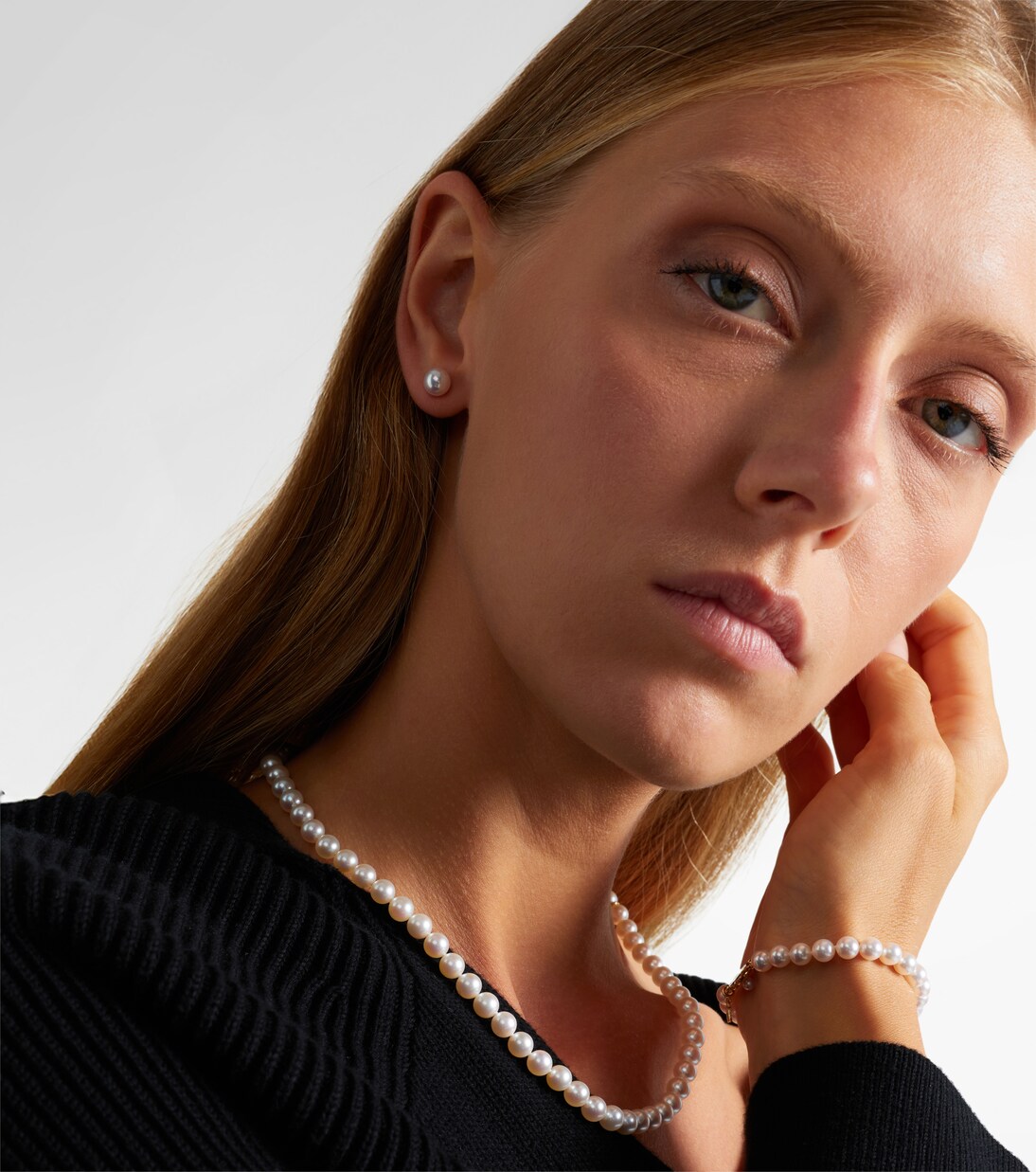 18kt gold earrings with akoya pearls | Mikimoto