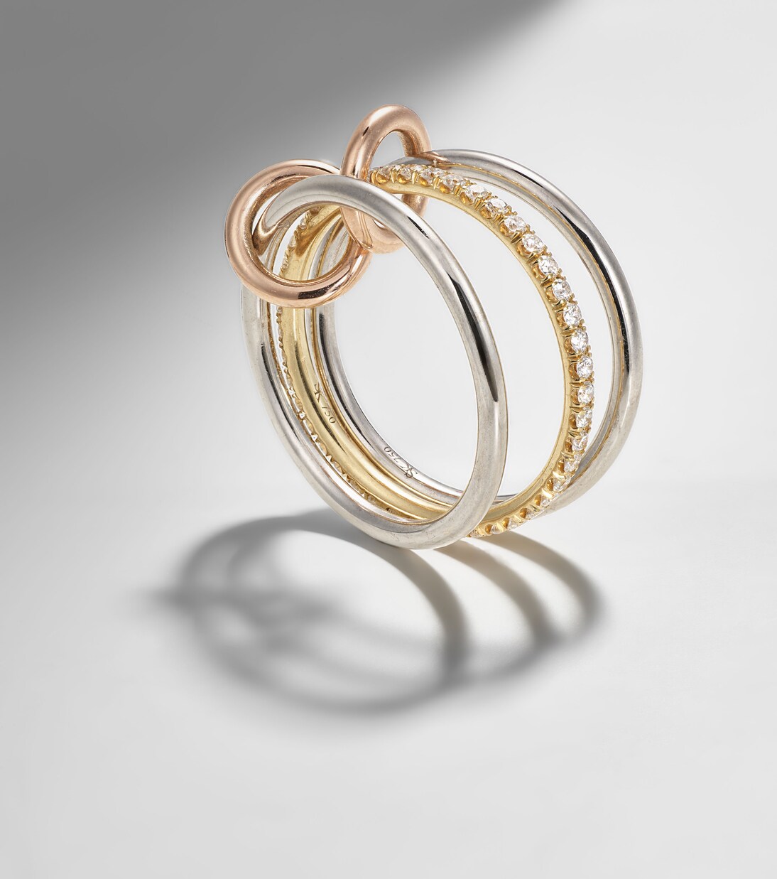 Anello Sonny in oro rosa, giallo e bianco 18kt con diamanti | Spinelli Kilcollin