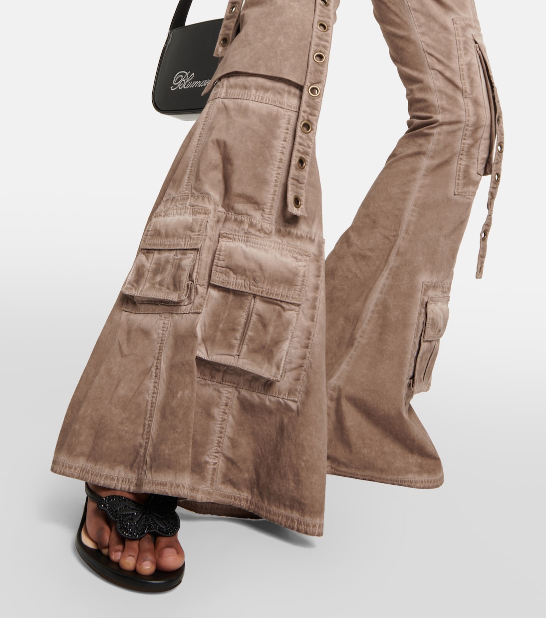 Jeans flared de tiro bajo con adornos | Blumarine