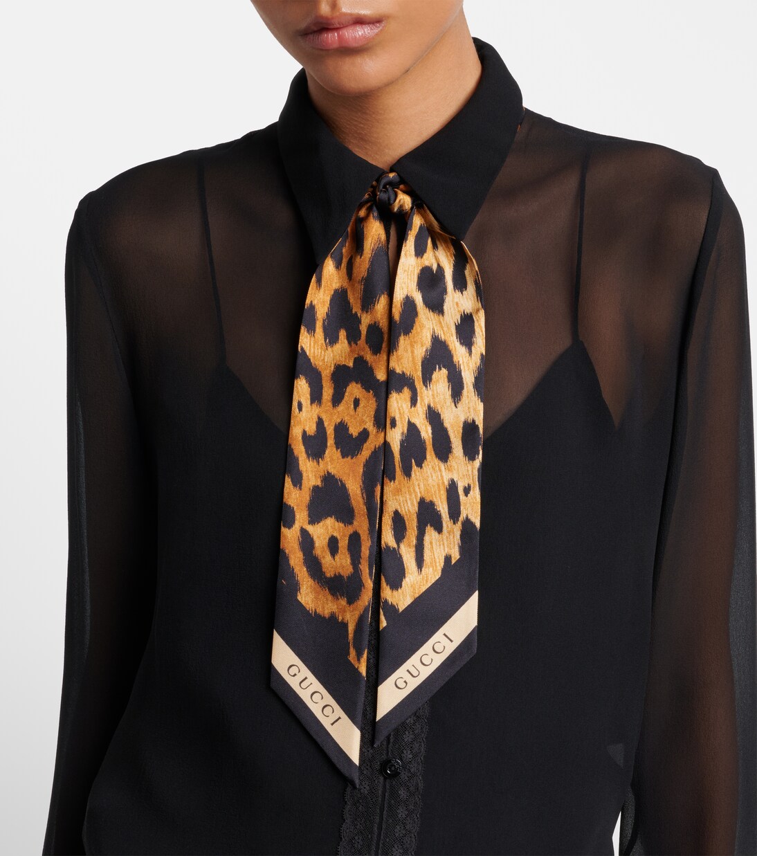 Foulard en soie à imprimé léopard | Gucci