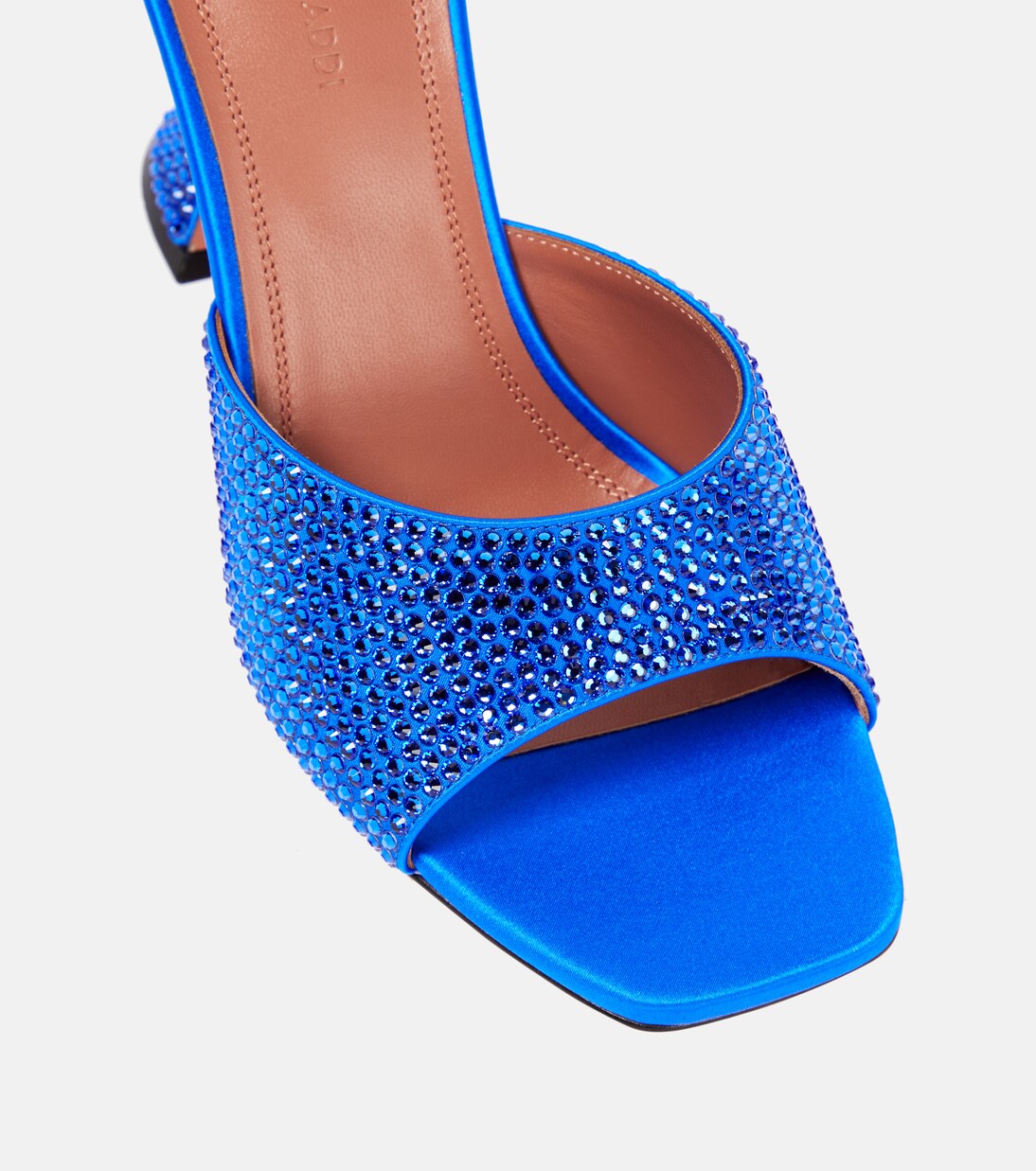 Pantoletten Lupita aus Satin mit Kristallen | Amina Muaddi