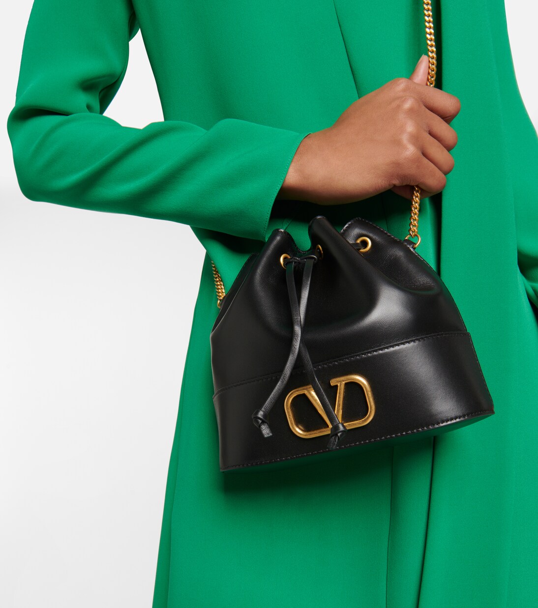 VLogo Signature Small leather bucket bag | Valentino Garavani