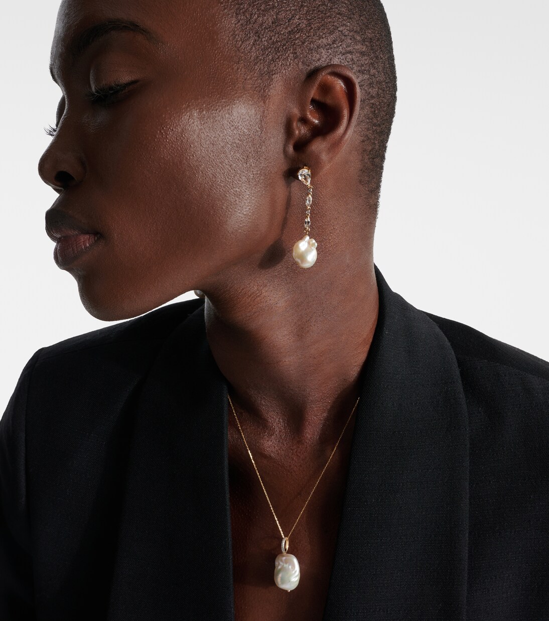 Ohrringe aus 14kt Gelbgold (585/1000) mit Diamanten, Topas und Süßwasserperlen | Mateo