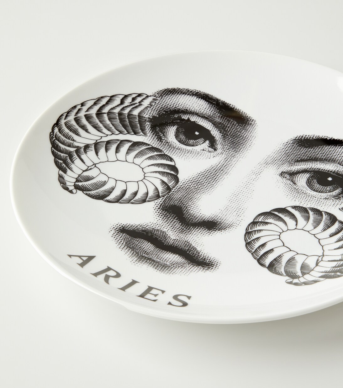 Tema e Variazioni N.348 Aries wall plate | Fornasetti