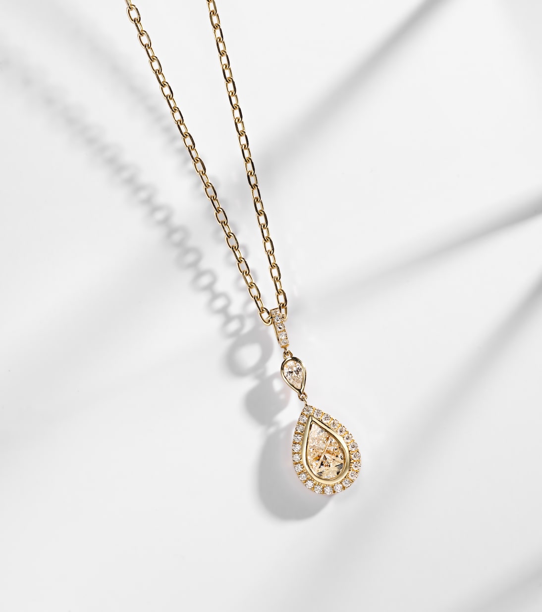 Collar con colgante de oro de 18 ct con diamantes | Shay Jewelry