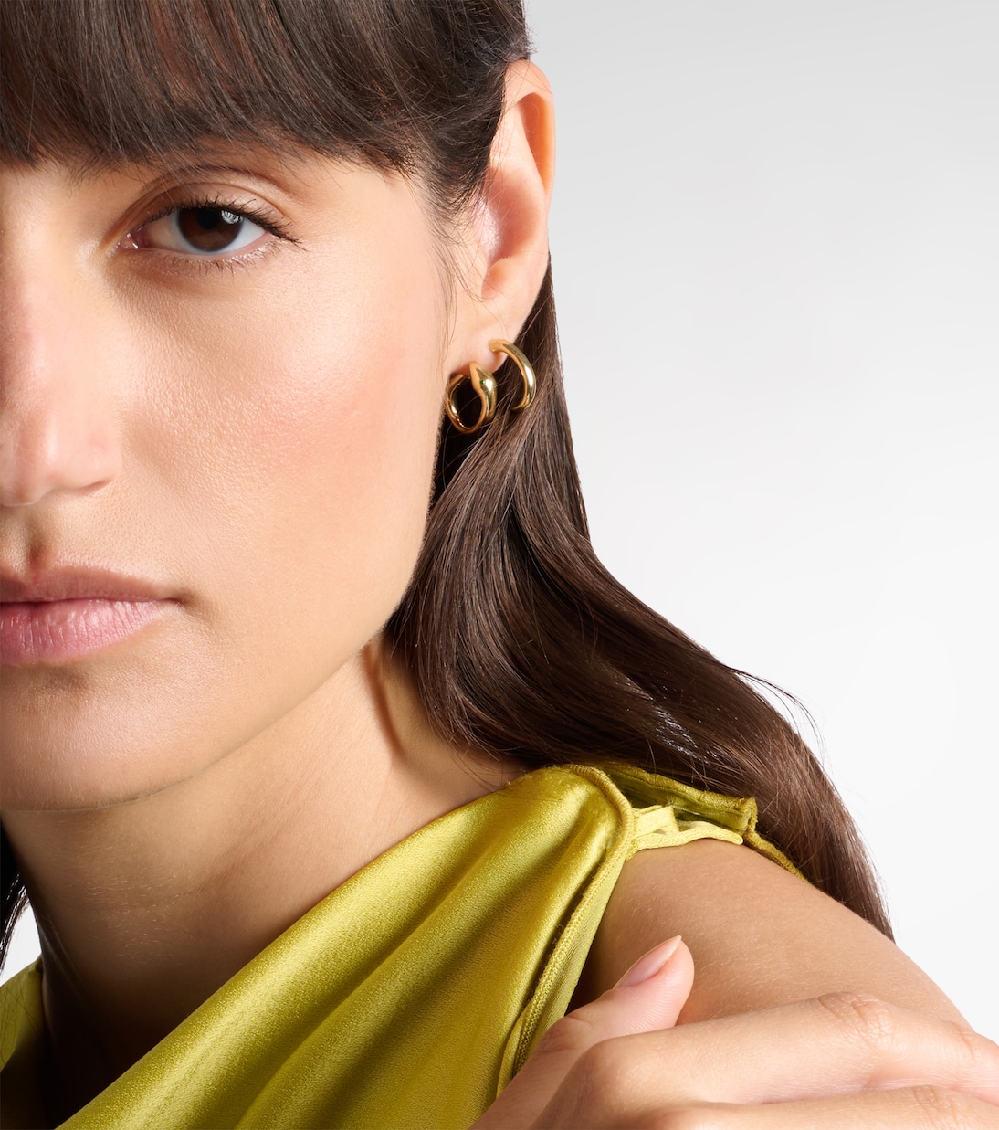 Ohrringe Spiral Cobra aus 18kt Gelbgold mit Smaragden | Ileana Makri