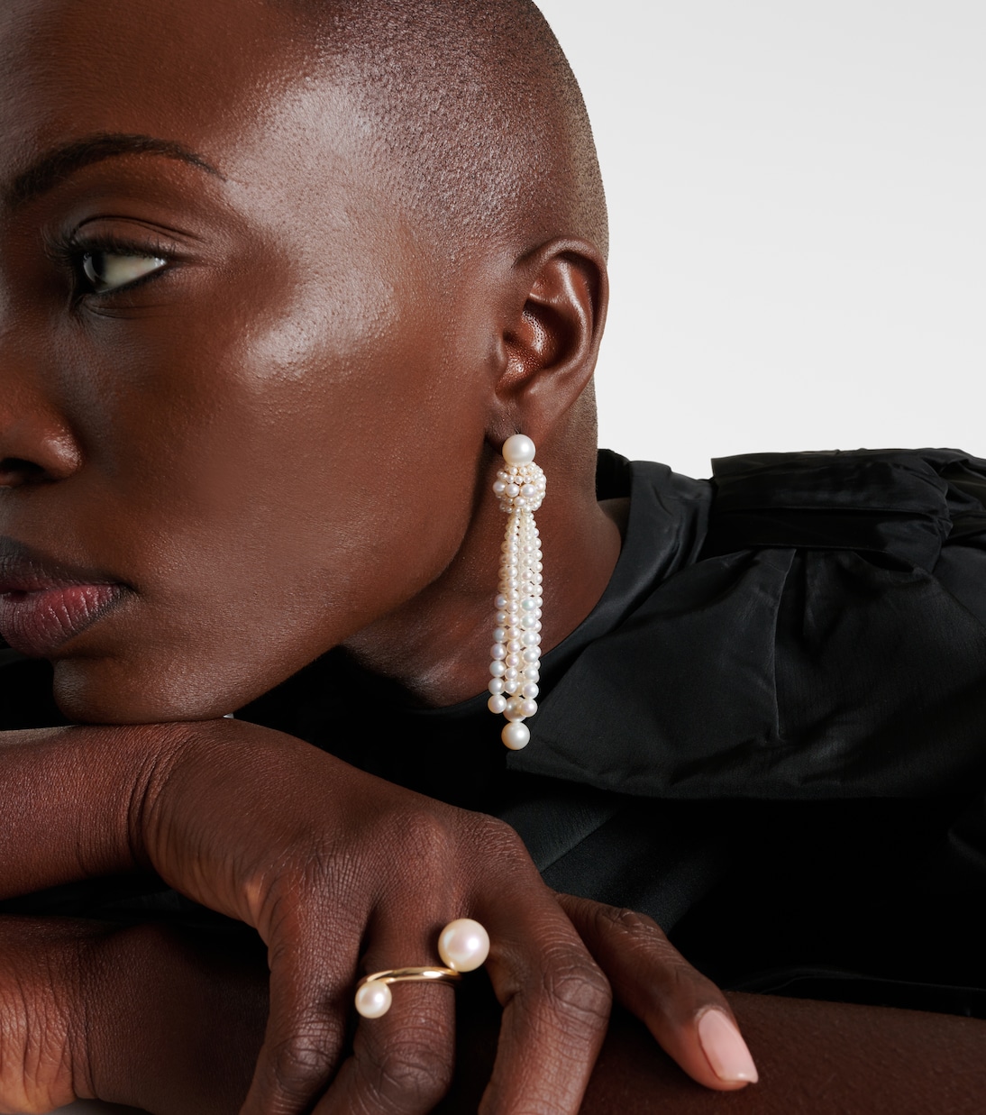 Colonna Grande 18kt gold drop earrings with freshwater pearls | Sophie Bille Brahe