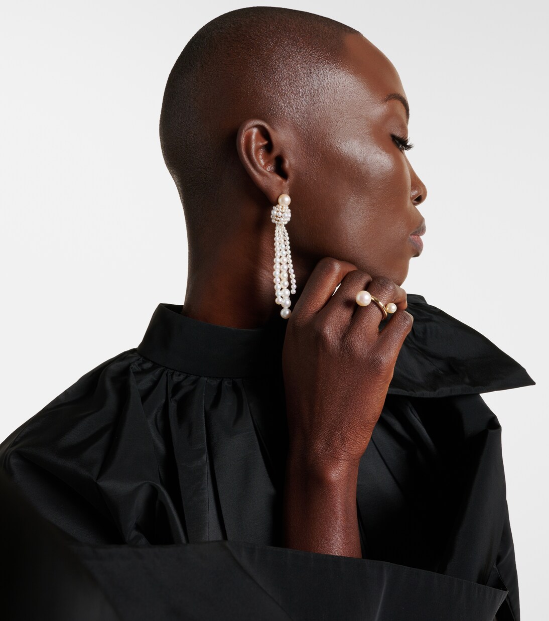 Colonna Grande 18kt gold drop earrings with freshwater pearls | Sophie Bille Brahe