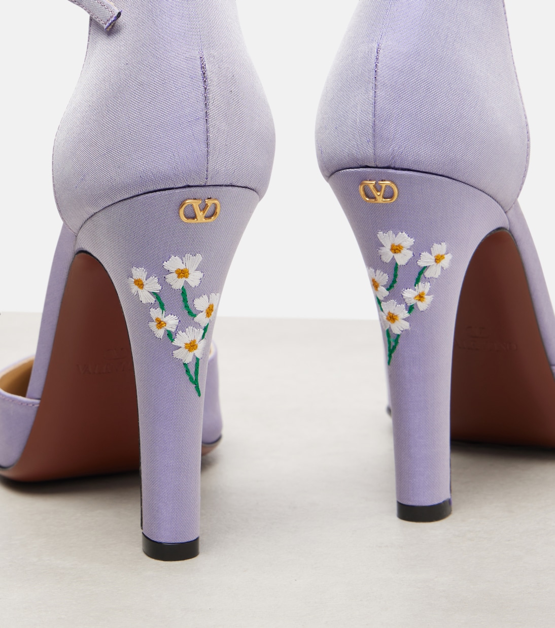 Pumps Hi Dolly 105 in raso con ricamo | Valentino Garavani