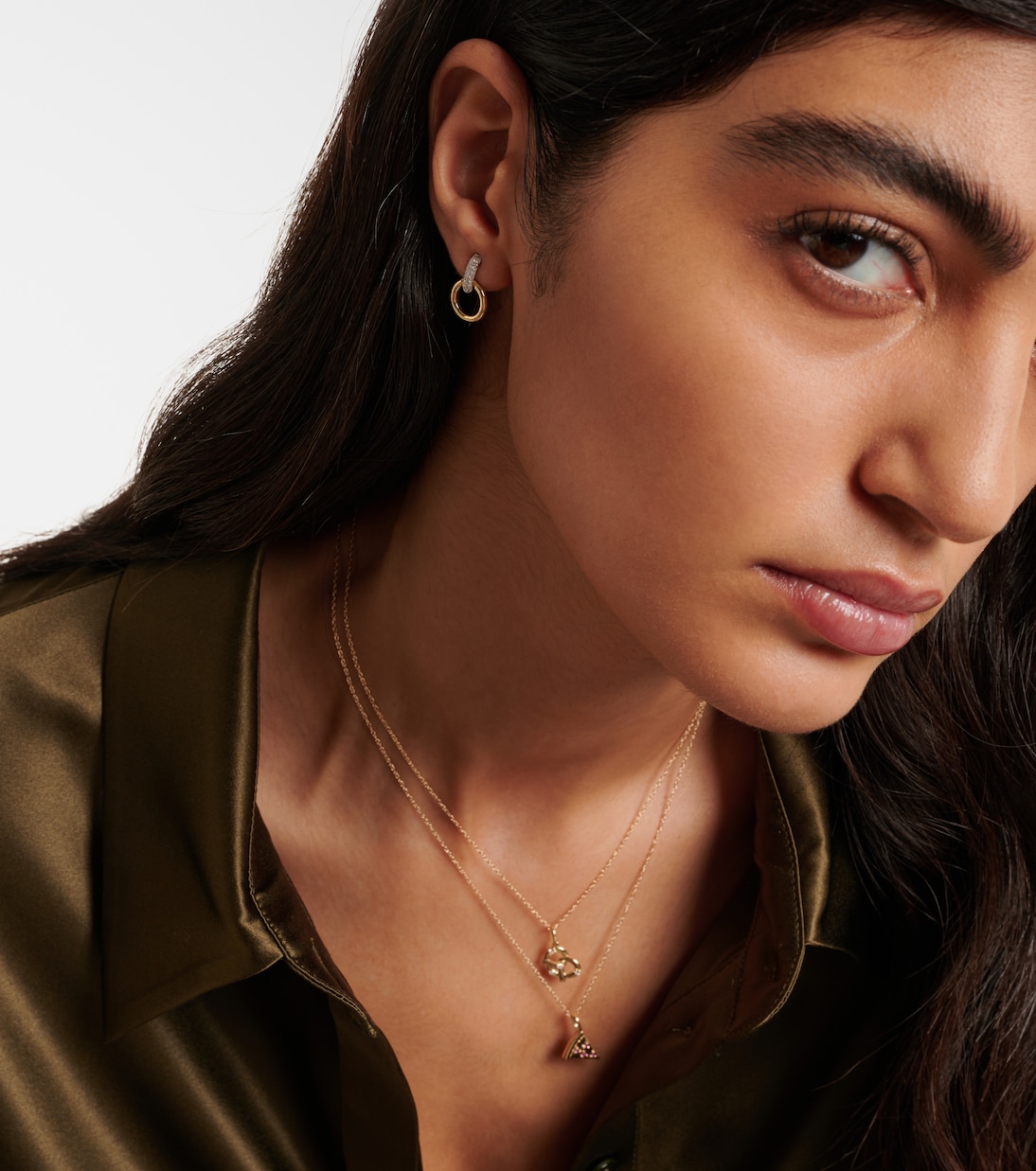 Pendientes Horsebit de oro de 14 ct con diamantes | Stone and Strand