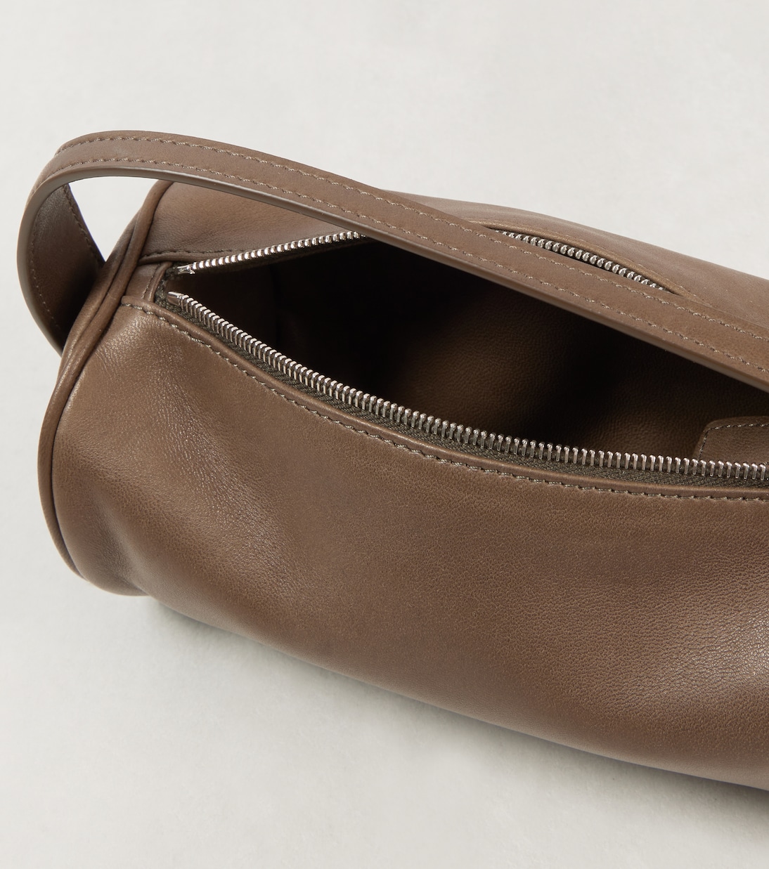 Borsa a spalla Round ‘90s in pelle | The Row