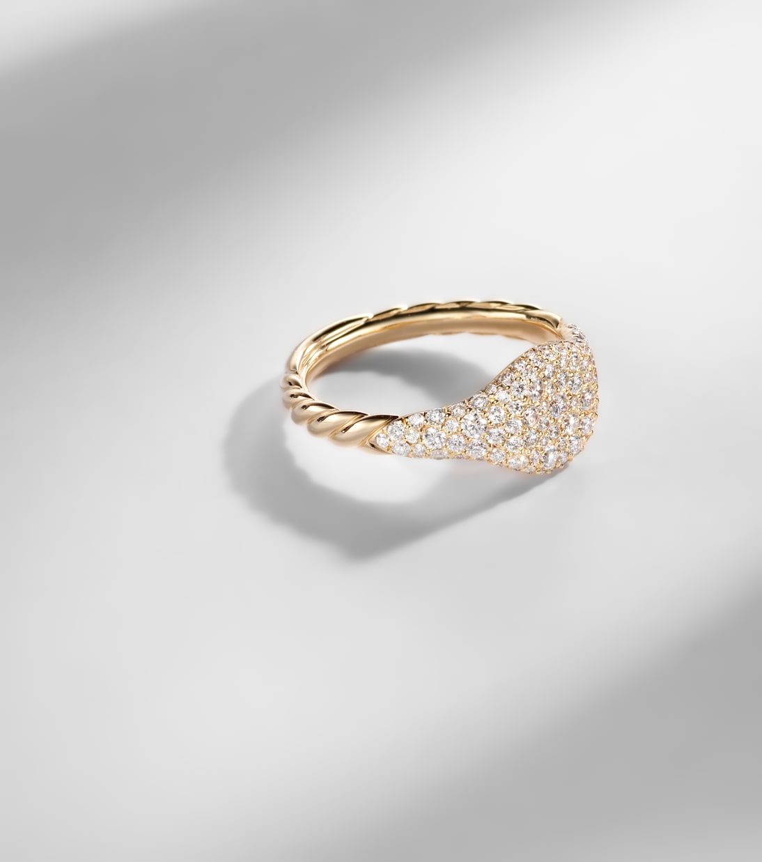 Petite Pavé 18kt gold pinky ring with diamonds | David Yurman