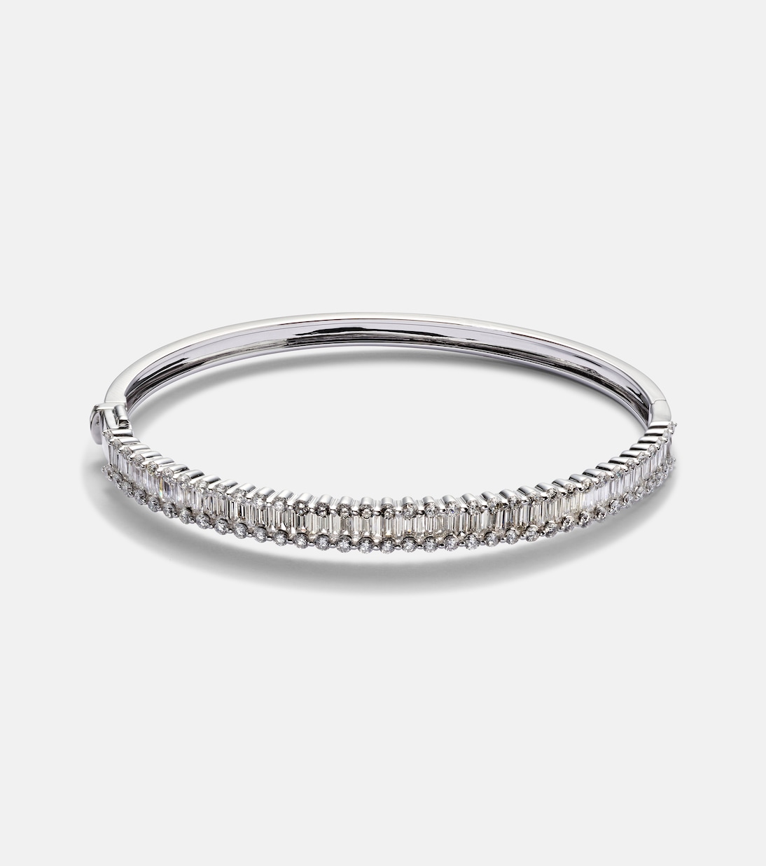 18kt white gold bangle with diamonds | Bucherer Fine Jewellery