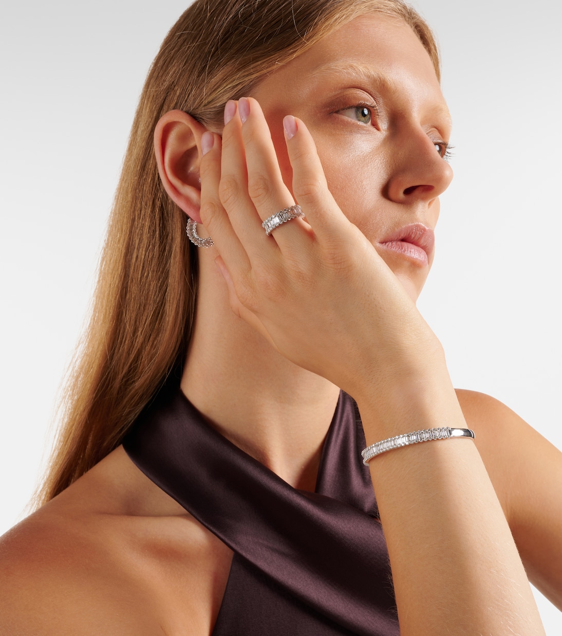 18kt white gold bangle with diamonds | Bucherer Fine Jewellery