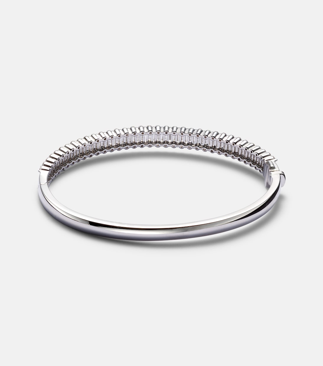 18kt white gold bangle with diamonds | Bucherer Fine Jewellery