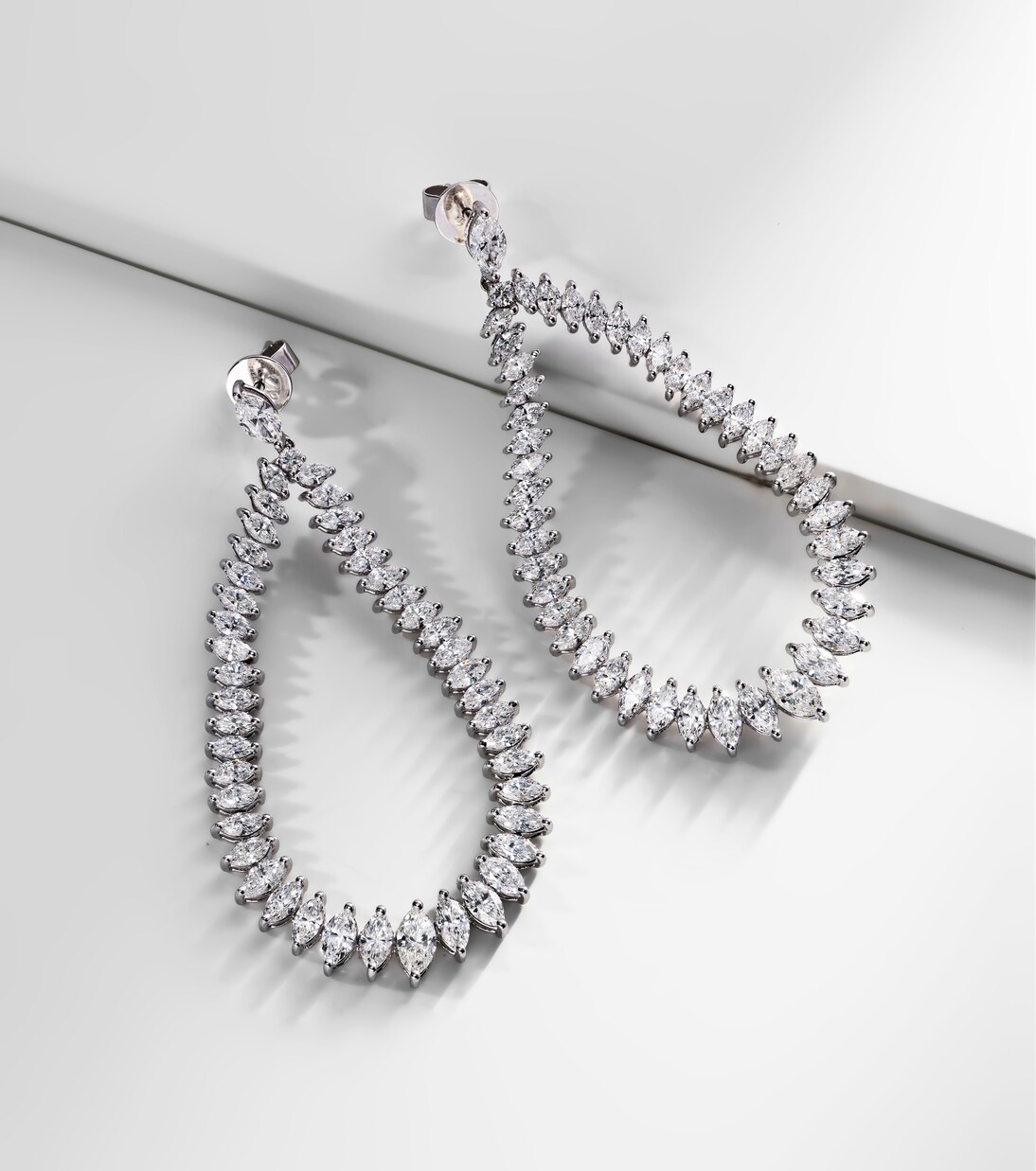 Orecchini in oro bianco 18kt con diamanti | Anita Ko