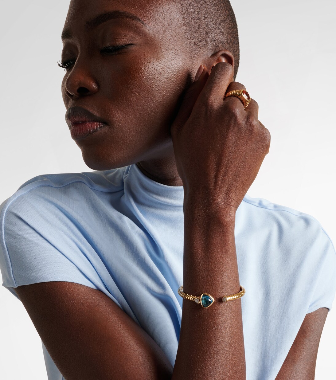 Armreif Trisolina Bypass aus 18kt Gelbgold mit Diamanten und Topas | Marina B