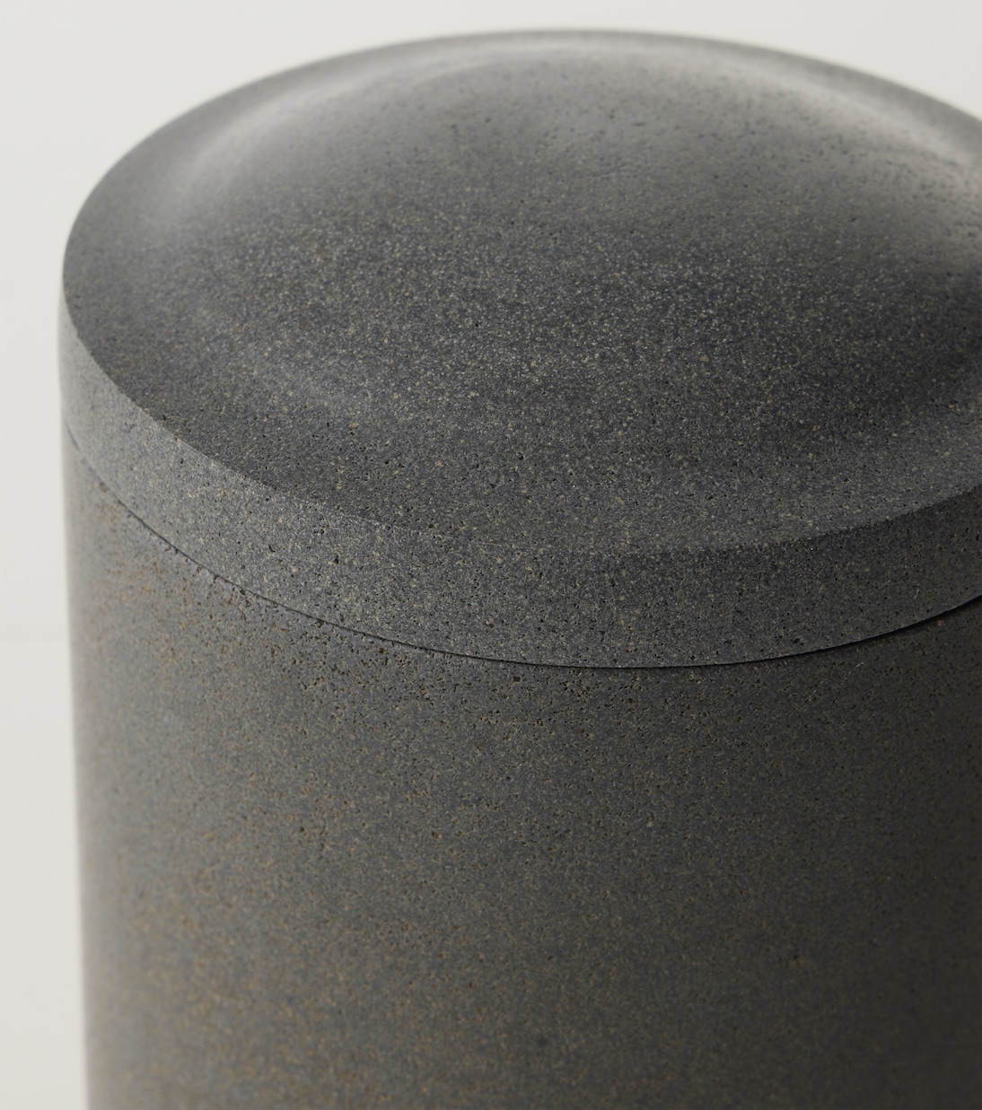 Gallery Object 01 stoneware container | Louise Roe