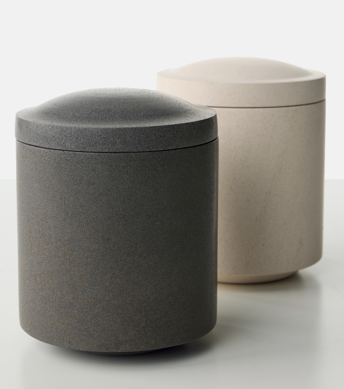 Gallery Object 01 stoneware container | Louise Roe