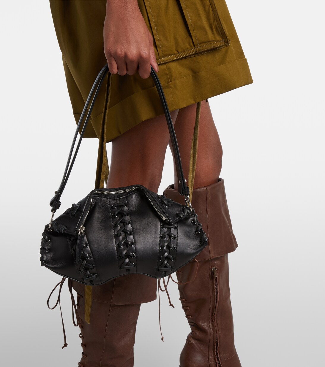 Schultertasche Manta Small aus Leder | McQueen