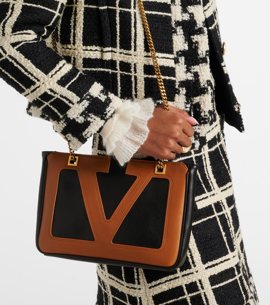 Viva Superstar Small leather shoulder bag | Valentino Garavani