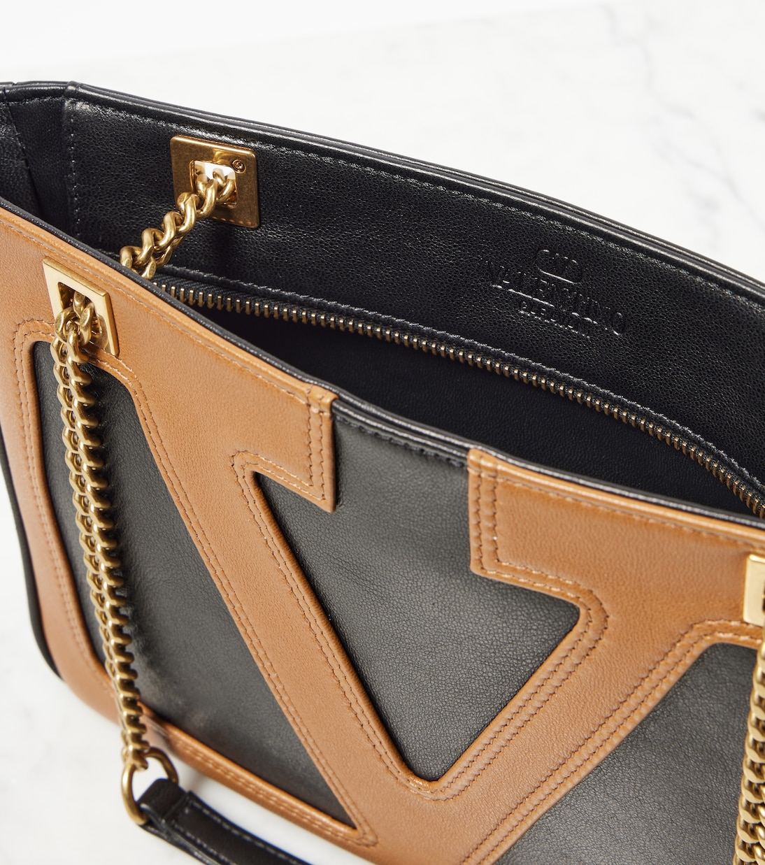 Viva Superstar Small leather shoulder bag | Valentino Garavani